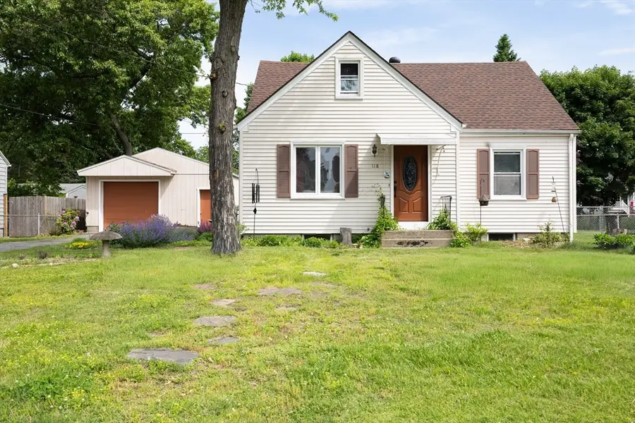 118 Edgewood Ave, Chicopee, MA 01013 - #3