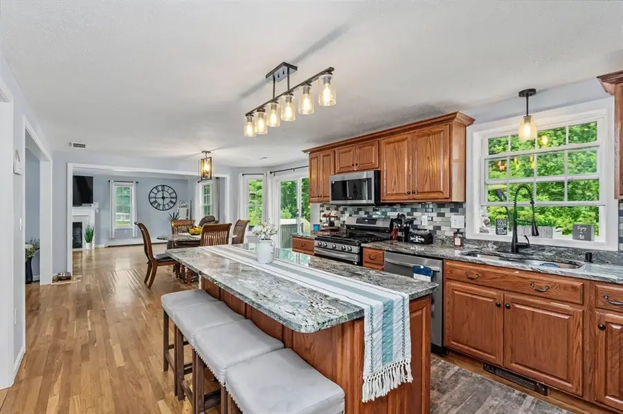 72 Heritage Rd, Dracut, MA 01826 - #3