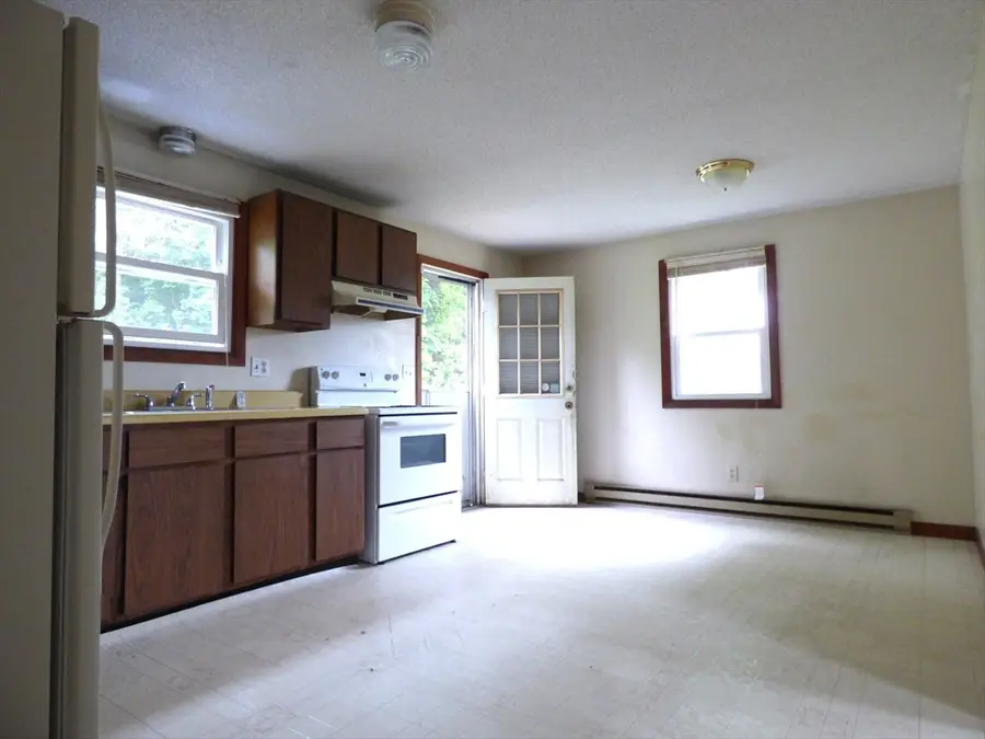 16-18 Daniel St, Springfield, MA 01151 - #3