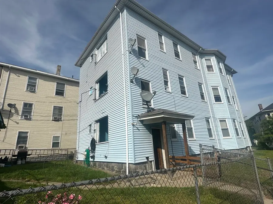 54 Freeland St, Worcester, MA 01603 - #2