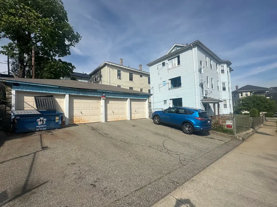 54 Freeland St, Worcester, MA 01603 - #3