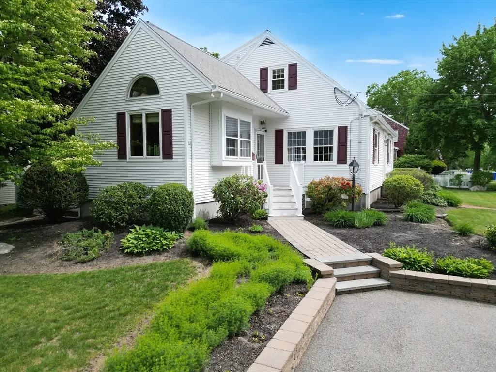 12 S Douglas St, Rockland, MA 02370 - #1