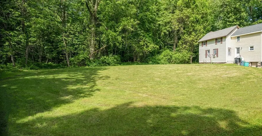 46 Chestnut St Pl, East Longmeadow, MA 01028 - #3