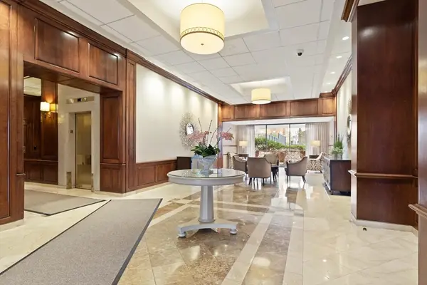 9 Hawthorne Place #2J, Boston, MA 02114