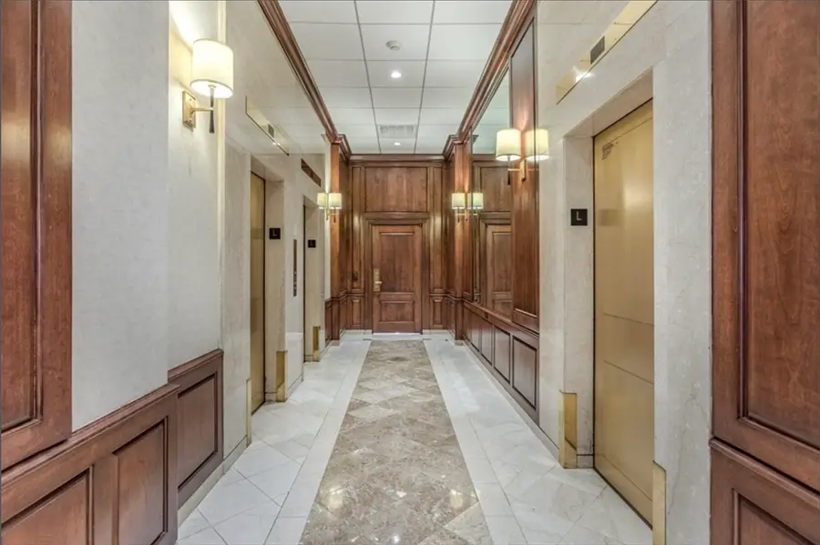 9 Hawthorne Place #2J, Boston, MA 02114 - #2