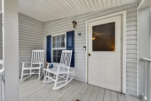 96 Songbird Ln, Tiverton, RI 02878