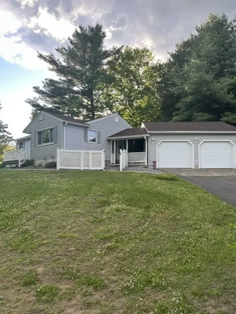 1 Red Oak Dr, Southwick, MA 01077