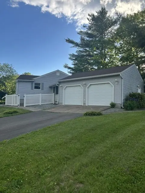 1 Red Oak Dr, Southwick, MA 01077 - #2