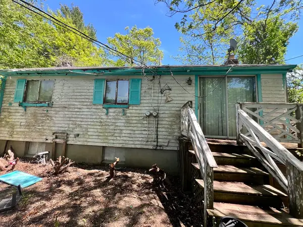 83 Cypress St, Plymouth, MA 02360
