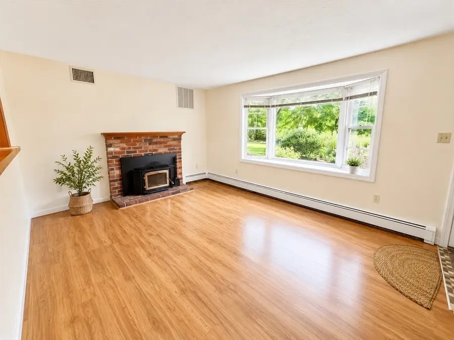 20 Pinecrest Rd #20, Uxbridge, MA 01569 - #3