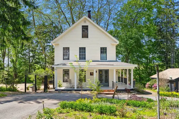 97 King Street, Groveland, MA 01834