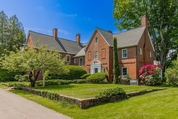 82 River Rd, Topsfield, MA 01983