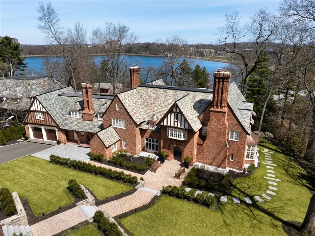 124 Chestnut Hill Rd, Newton, MA 02467 - #1