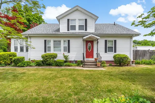 28 Central Ave, Seekonk, MA 02771