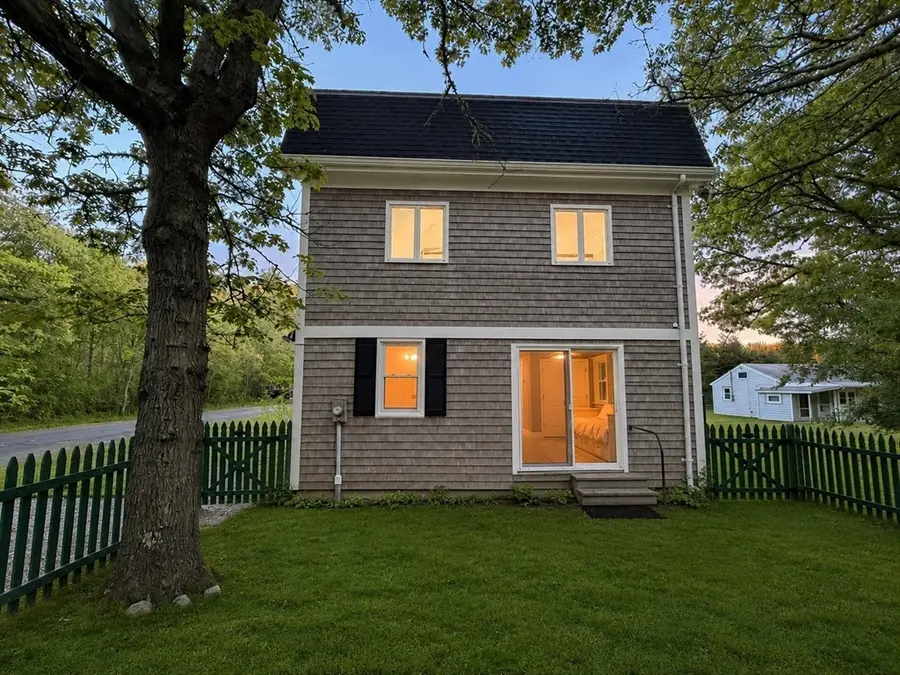 98 Ebony St, Fairhaven, MA 02719 - #3