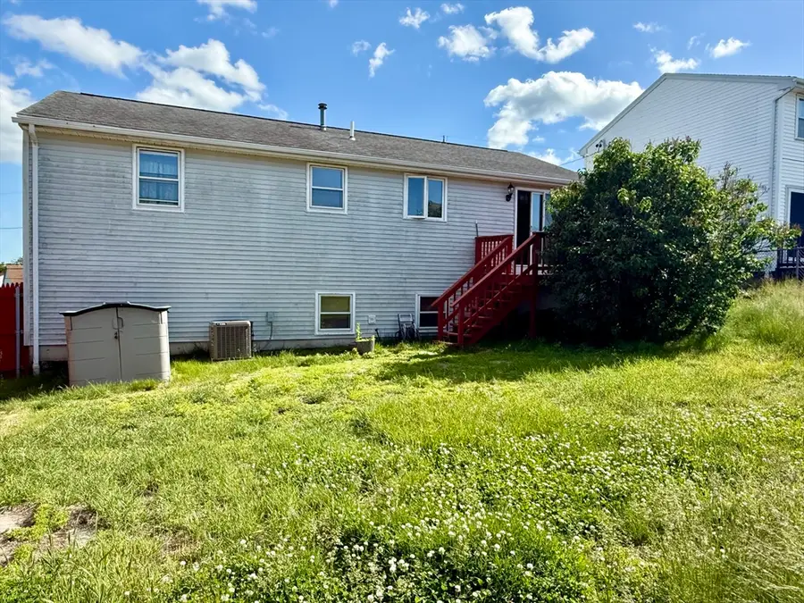 90 Augustus St, Fall River, MA 02721 - #3