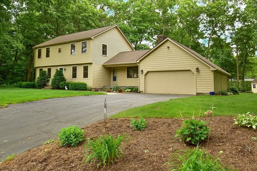 140 Pineridge Dr, Westfield, MA 01085 - #2