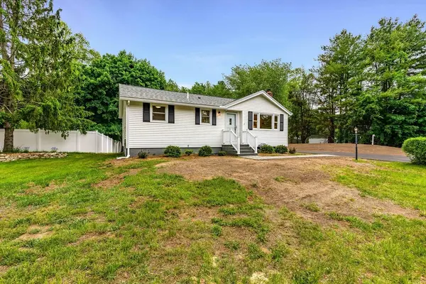 167 Center St, Groveland, MA 01834