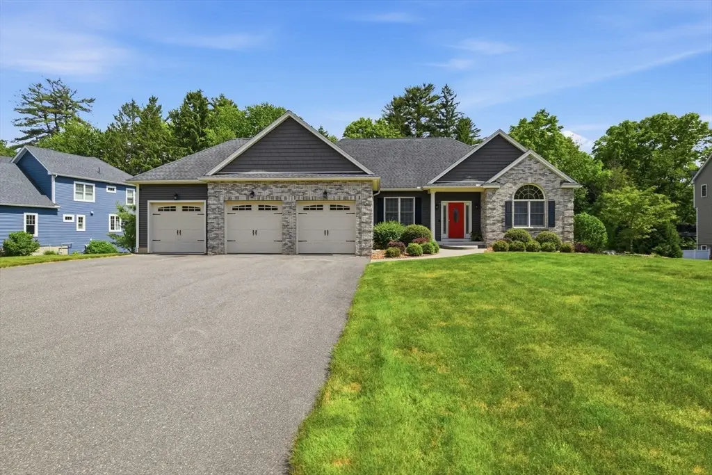 25 Pondview Dr, East Longmeadow, MA 01028 - #1