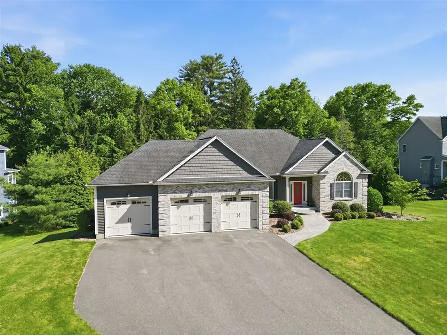 25 Pondview Dr, East Longmeadow, MA 01028 - #2