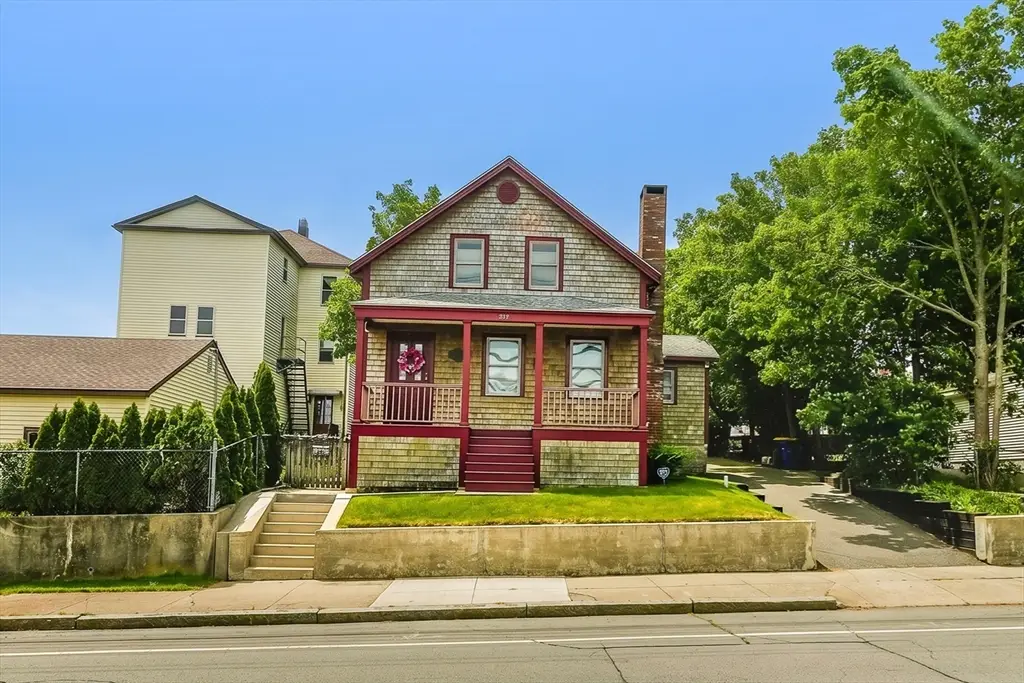 217 Brayton Ave, Fall River, MA 02721 - #1