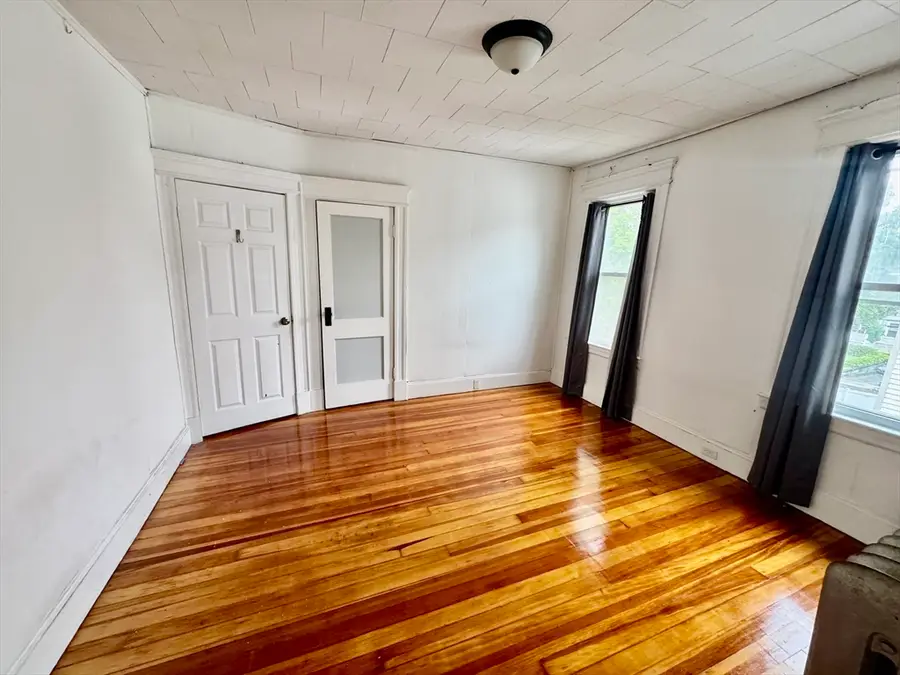 36 Plymouth St, Lowell, MA 01854 - #3