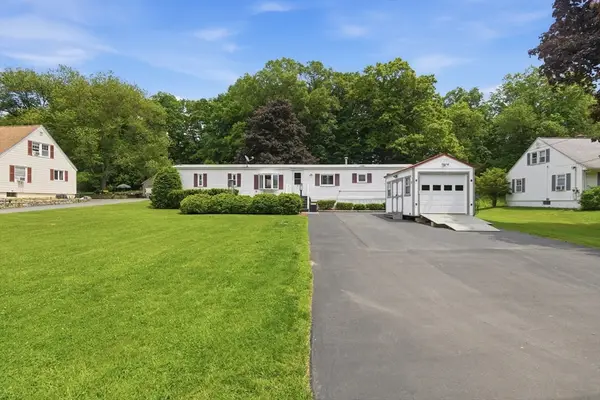 8 Donahue Ln, Grafton, MA 01536