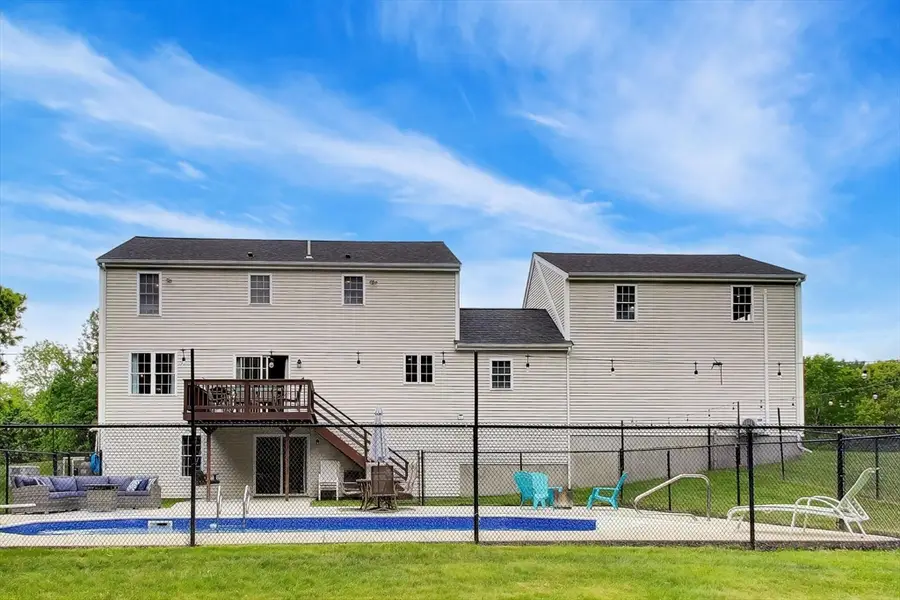 24 Meadow Ln, Hanson, MA 02341 - #3