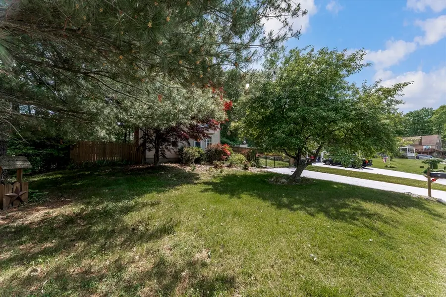 11 Scenic Ave, Webster, MA 01570 - #2