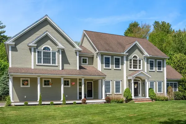 9 Freedom Dr, North Reading, MA 01864