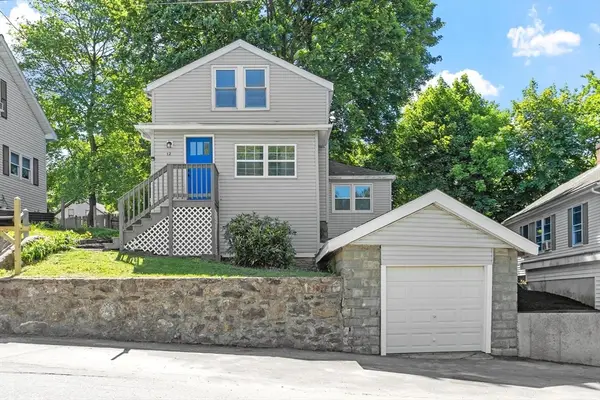 12 Shore Dr, Auburn, MA 01501
