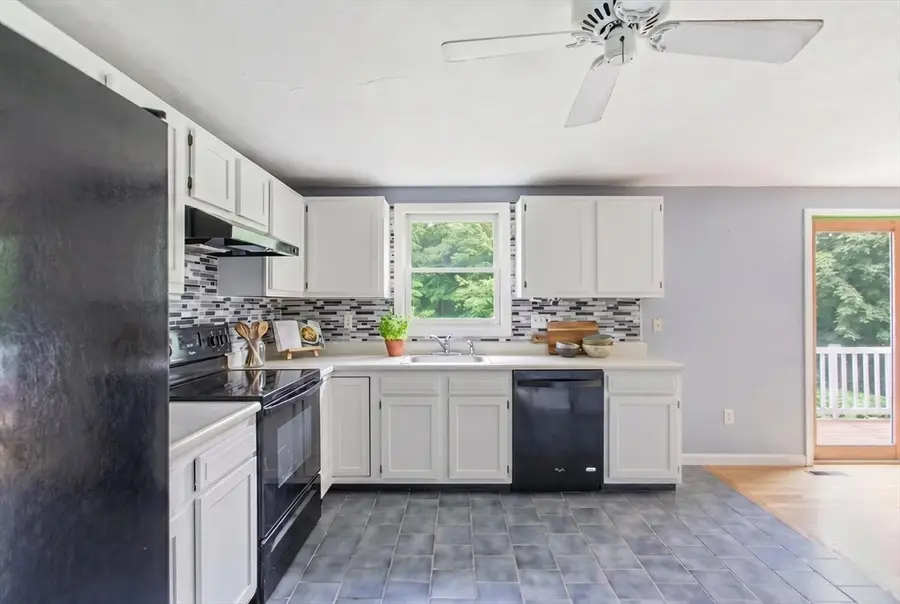 31 Myricks St, Lakeville, MA 02347 - #3