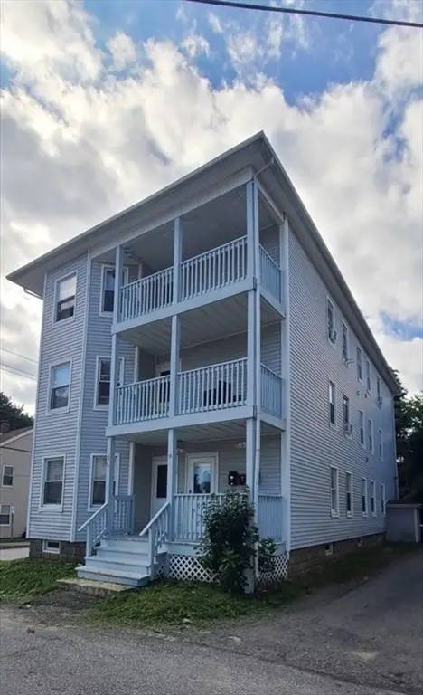 16 Brookline St, Webster, MA 01570