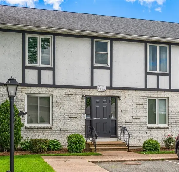 200 Lambert Ter #30, Chicopee, MA 01020