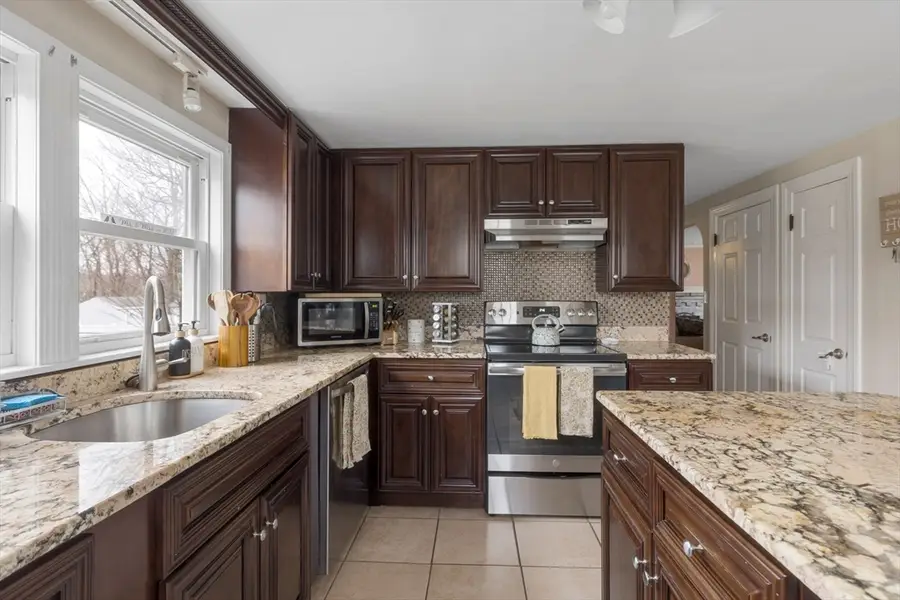 563 Pine St, Weymouth, MA 02190 - #3