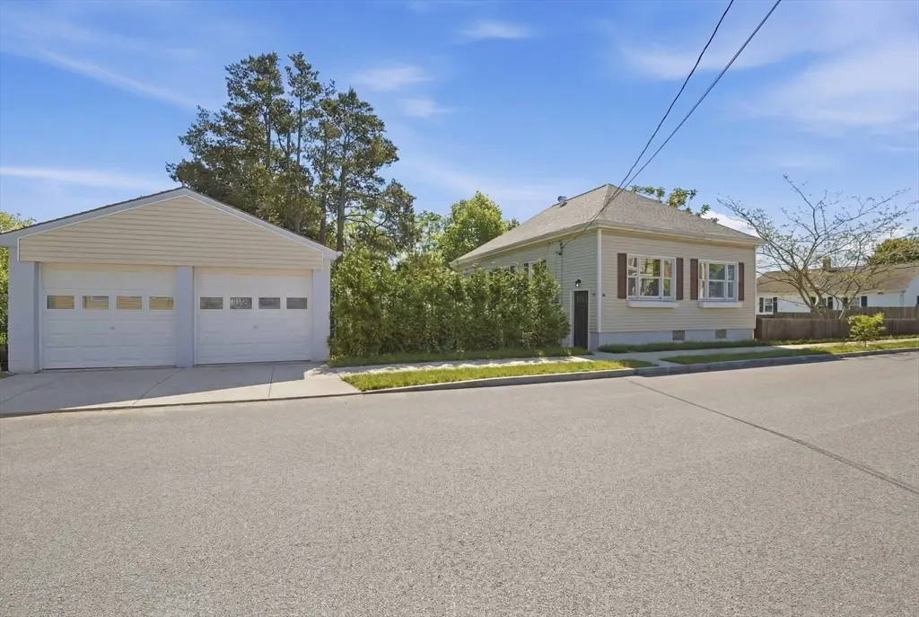 30 Buttonwood Rd, Dartmouth, MA 02748 - #1