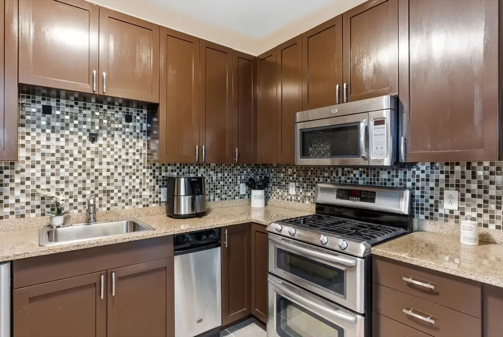 4 Harvest Dr #201, North Andover, MA 01845 - #1