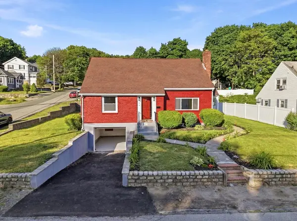 92 Garfield Ave, Woburn, MA 01801