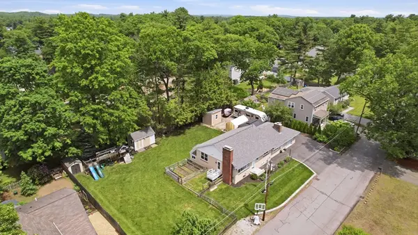 8 Maple Rd, Westford, MA 01886