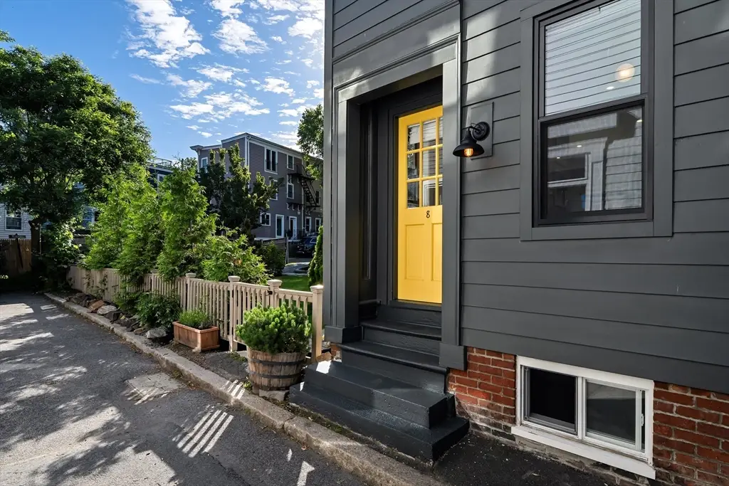 8 Bolton Pl, Boston, MA 02129 - #1
