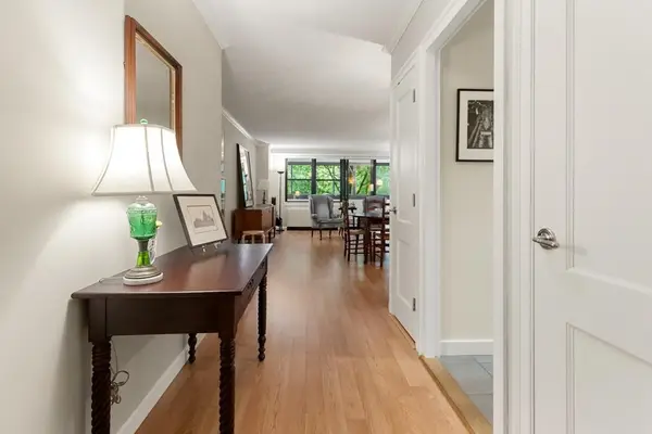 2 Hawthorne Pl #5M, Boston, MA 02114
