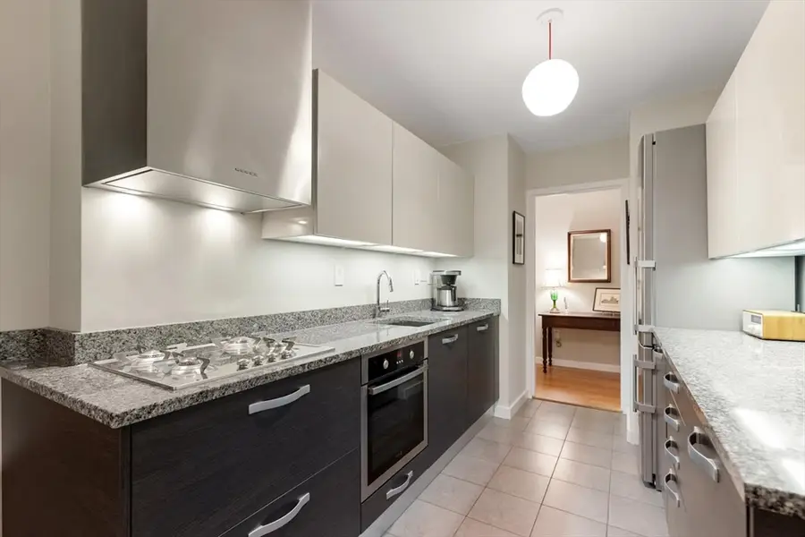2 Hawthorne Pl #5M, Boston, MA 02114 - #3