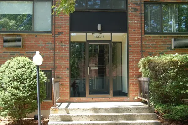 1323 Worcester Rd #F2, Framingham, MA 01701