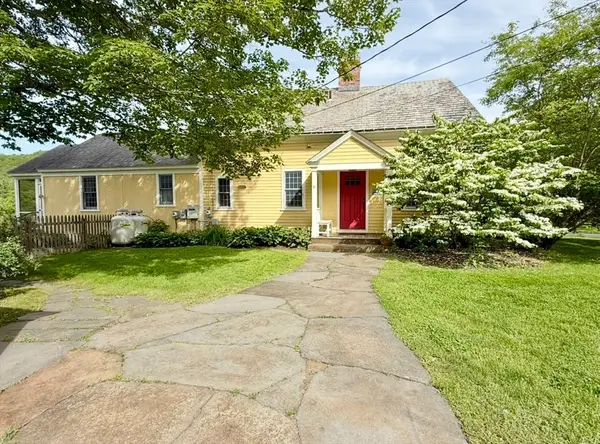 6 Cross St, Buckland, MA 01338