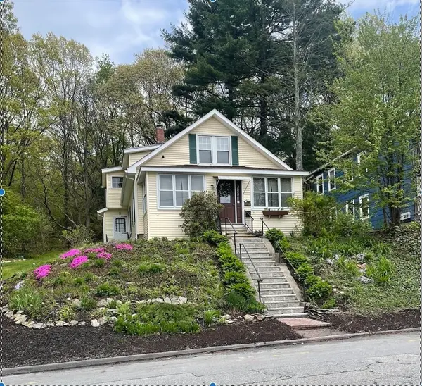 27 Malvern Rd, Worcester, MA 01610
