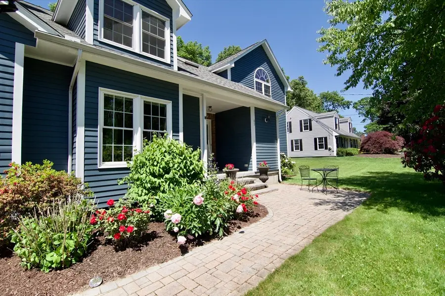 83 Pineridge Dr, Westfield, MA 01085 - #2