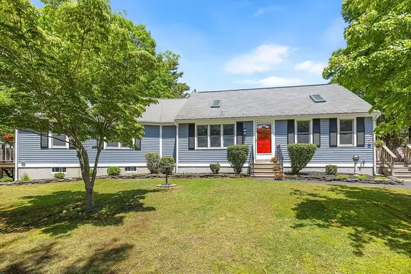 71 Cains Hill Dr, Taunton, MA 02718
