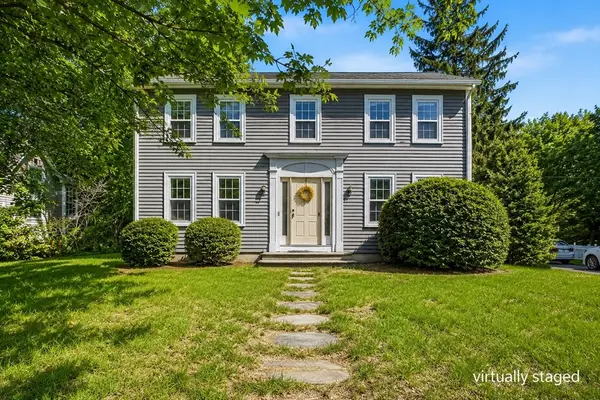 5 Pleasant St, Upton, MA 01568