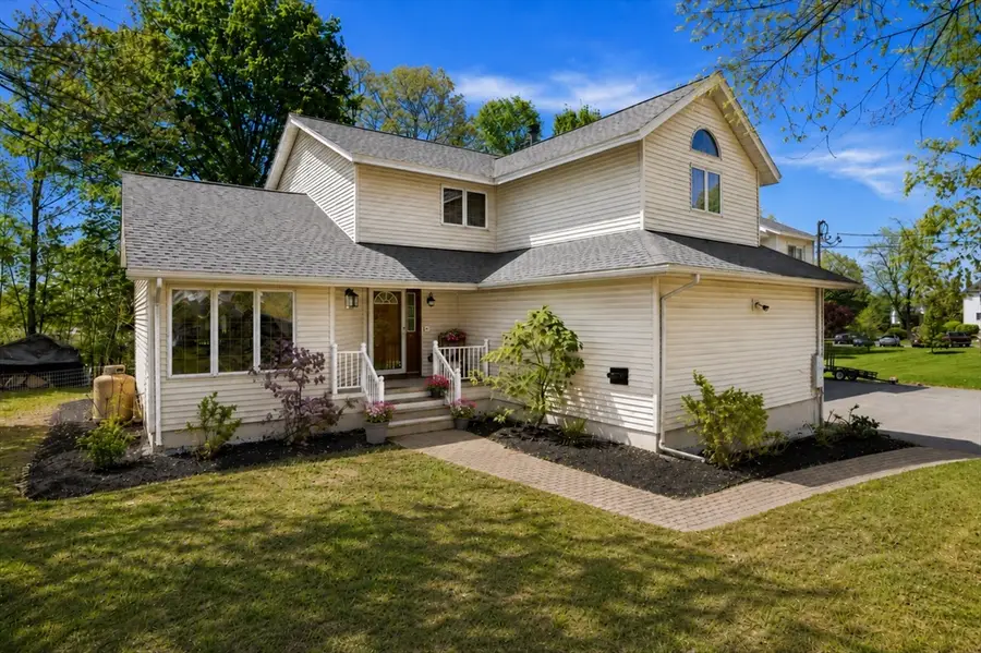 25 Thomas Pl, Leominster, MA 01453 - #2