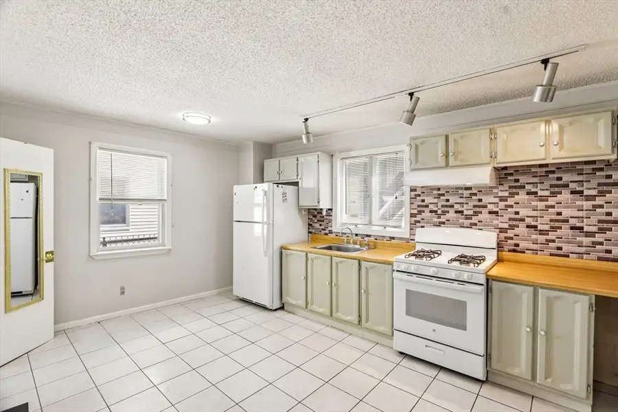 318 High St, Lowell, MA 01852 - #3